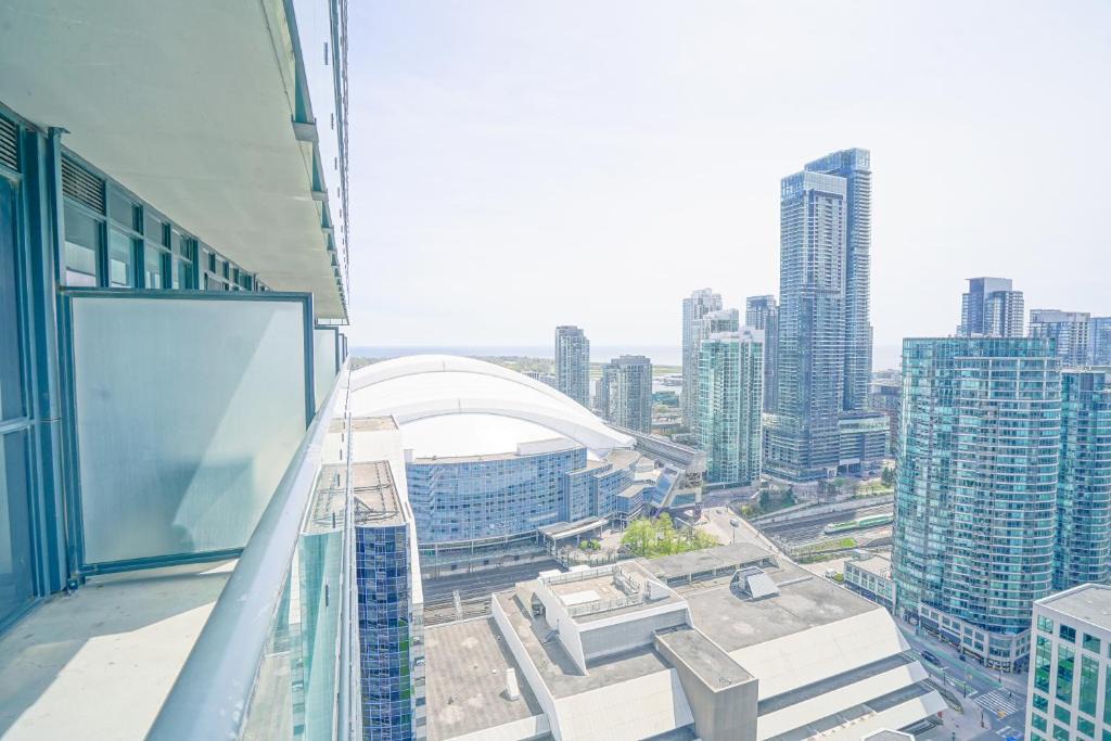 Toronto Entertainment District Apartment | The Diamond 3BD 2BA Luxury Stay CN Tower, MTCC Steps Away