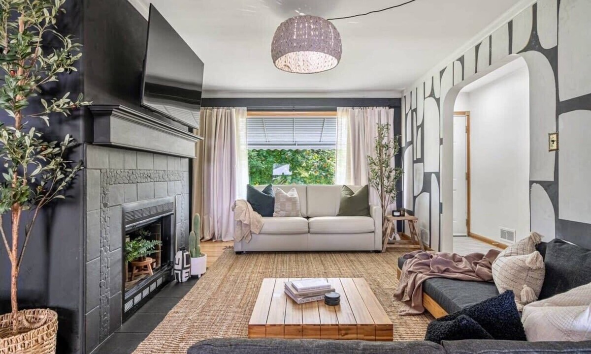 Red Deer House | The Distillery Sleeps 10 Guests BBQ and Patio!