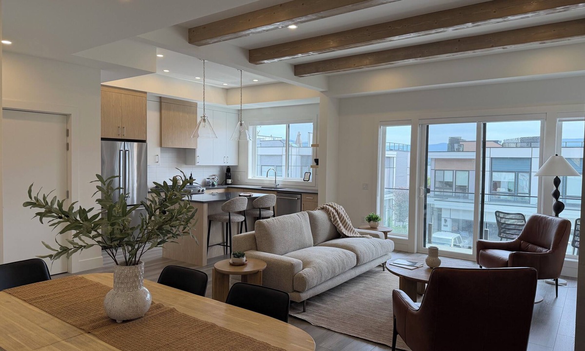 Central Okanagan House | The Edgewater at Sheter Bay.