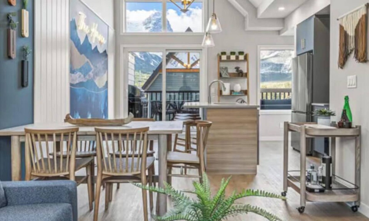 Canmore Villa | The Haven - 3 Bed Townhouse - Garage Parking