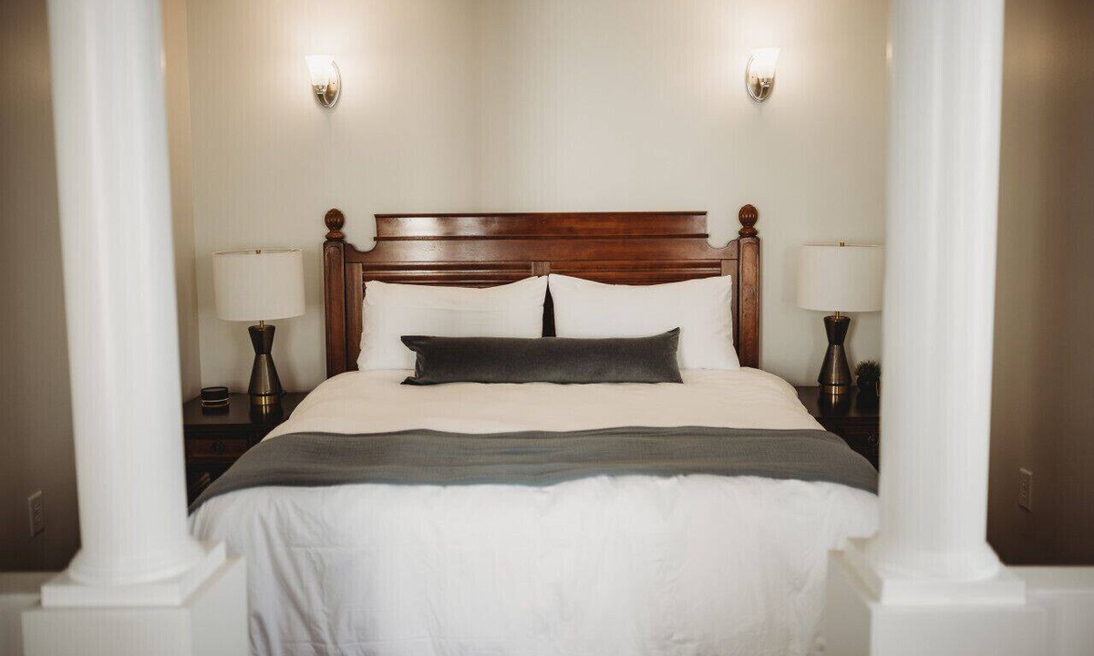 Downtown Hotel | The Jefferson Inn Downtown Southern Pines Premium King Suite
