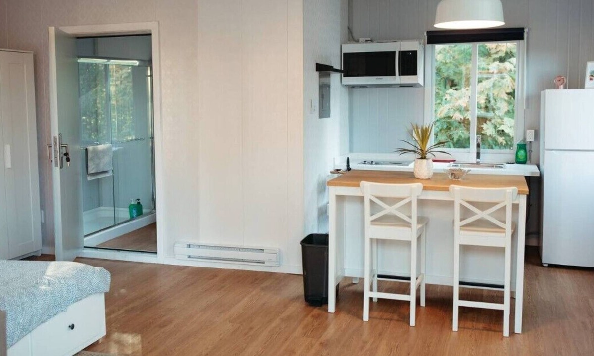 Sliammon Cottage | The Little Beach Side CottageA22