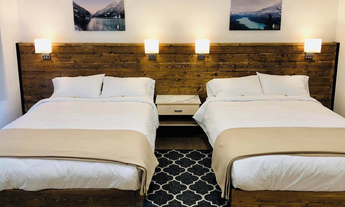 McLennan Hotel | The Lodge at Kimiwan