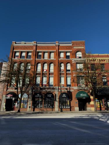 Downtown New Westminster Hotel | The Met Hotel
