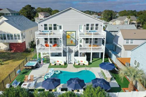 Crescent Beach House | The Most Epic Experience - Pro Golf Sim Sleeps 28