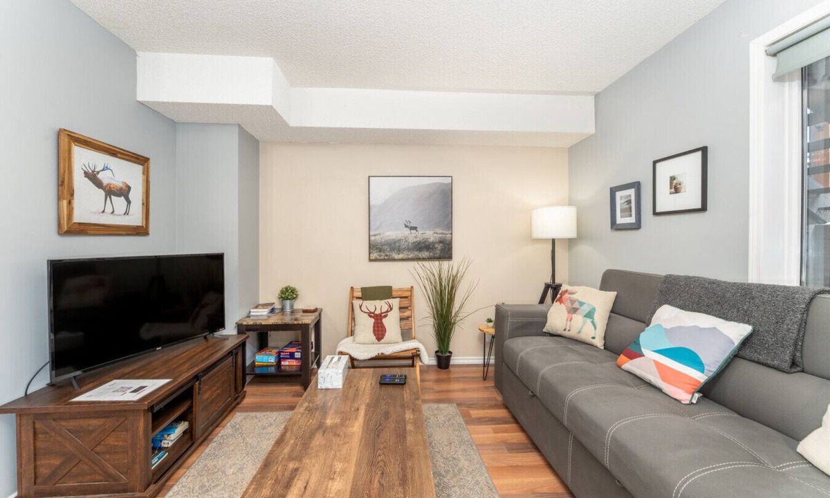 Canmore Villa | The Norquay | Pet-Friendly 2 Bed + Mtn View