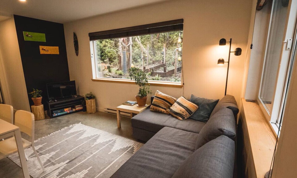Ucluelet House | The Offshore Suite - Chill vibes close to downtown