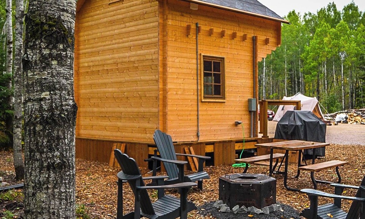 Lac du Bonnet RV Rental | The Pine Loft Bunkie