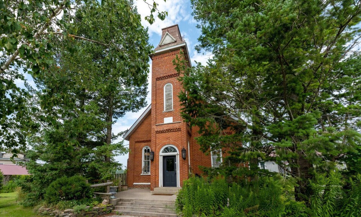 Rossmore House | The Prince Edward County Church, A Unique Escape.