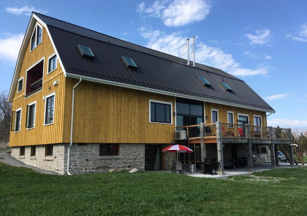 Wellington Bed & Breakfast | The Red Room @ Salisbury Barn