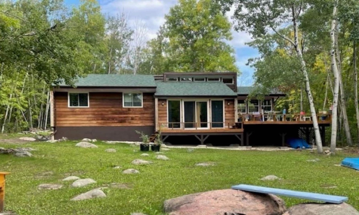 Grand Beach Cottage | The Shamrock Lakeview Cottage- Enjoy Beach Country