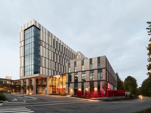 Burnaby Hotel | The Simon at Simon Fraser University