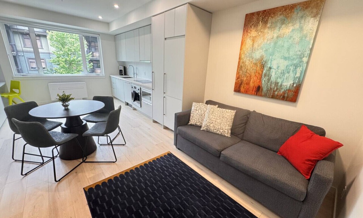 Rossland Apartment | The Traverse at RED Mountain - Ski-In Ski-Out Suite for Long Stays, Rossland BC