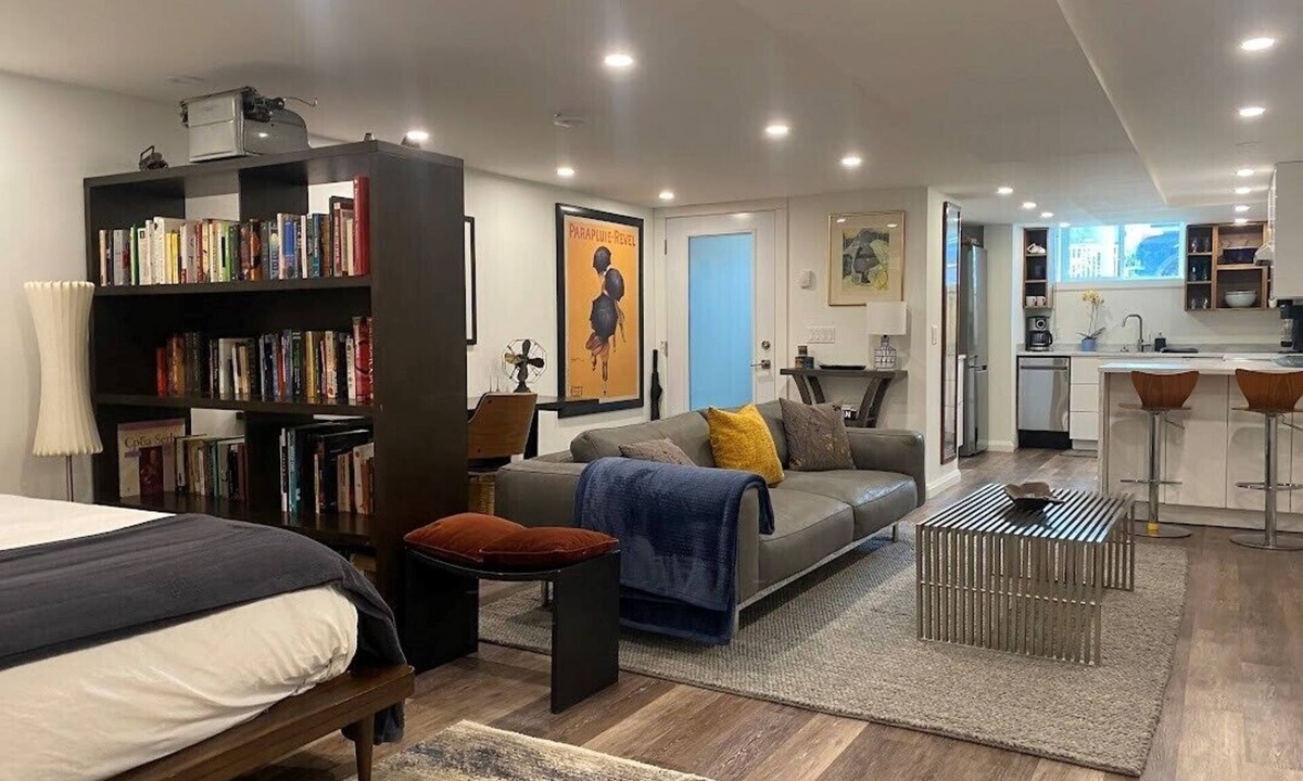 Dovercourt Park Apartment | The unit is centrally located and close walk to the subway.