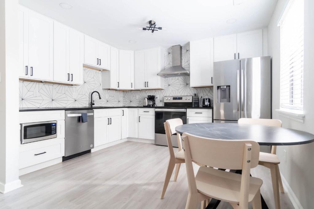 Durham Apartment | The Vibe on Durham IX 8786