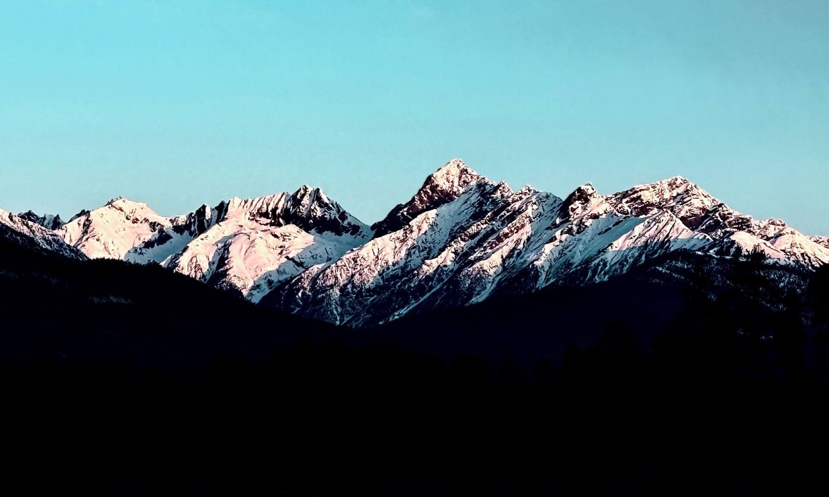 Valemount Bed & Breakfast | The Whispering Cedar