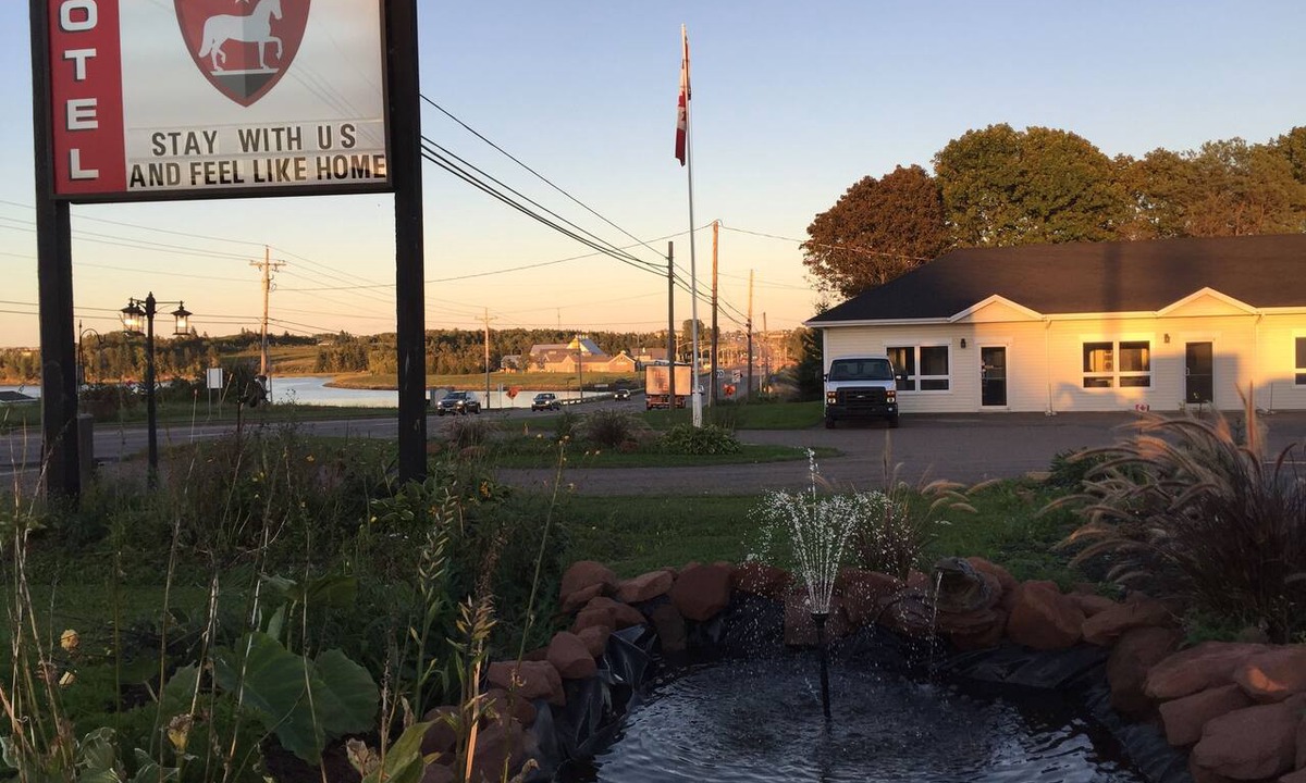North River Hotel | The White Horse Motel