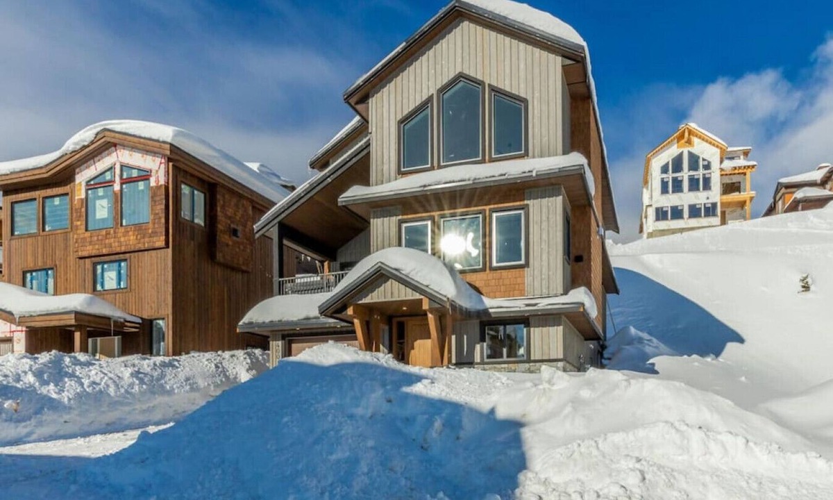 Big White Ski Resort House | The White Pearl - Luxury Chalet w/Mountain Views