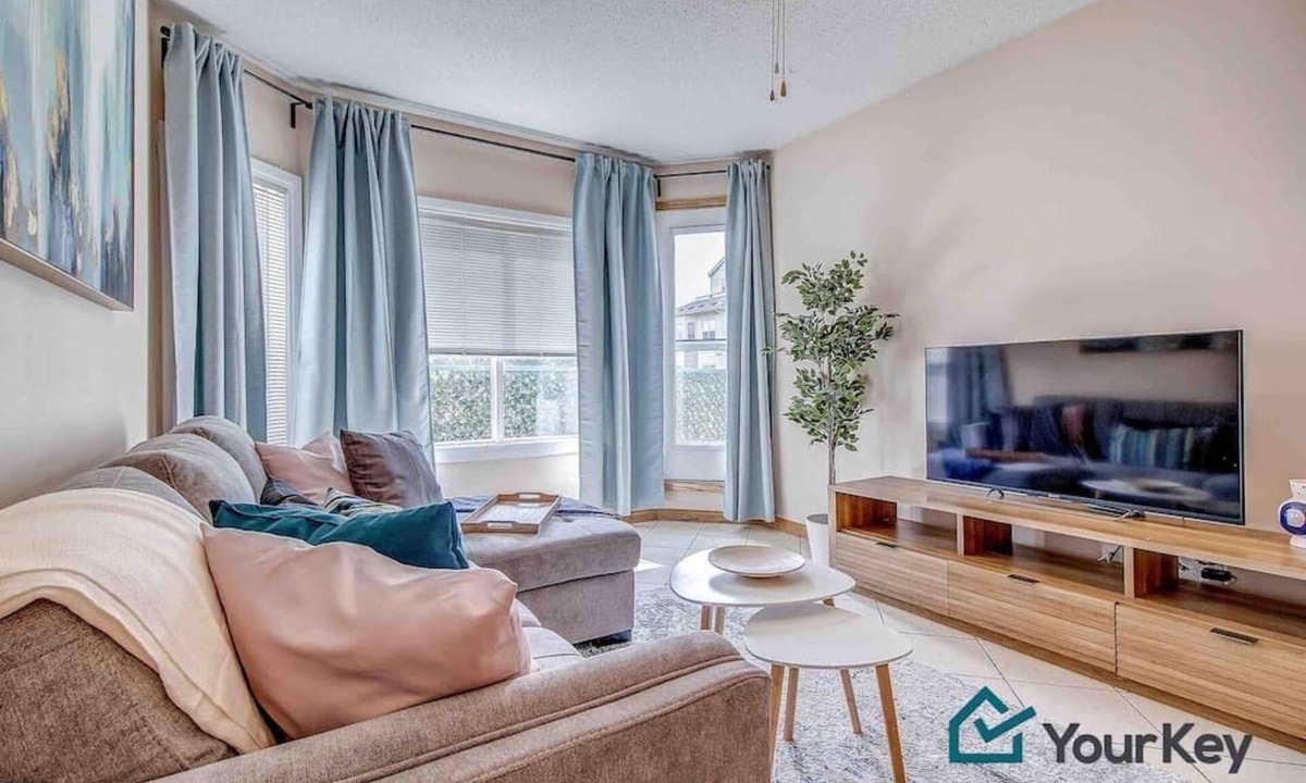 Calgary Condo | This condominium is a 2 bedroom(s), 1 bathrooms, located in Calgary, AB.