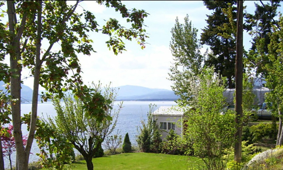 Blind Bay House | This property is huge 7 private bedrooms sleeps 16