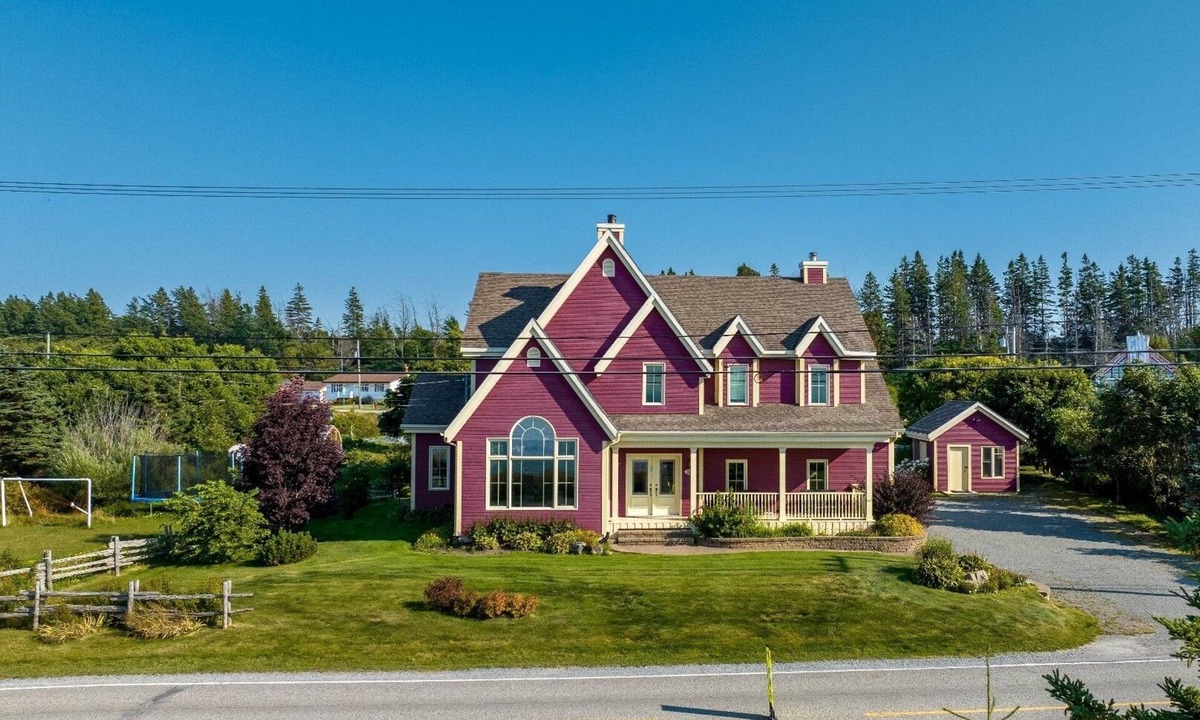 Rimouski Ski Chalet | This superb villa will charm you with its many attractions.