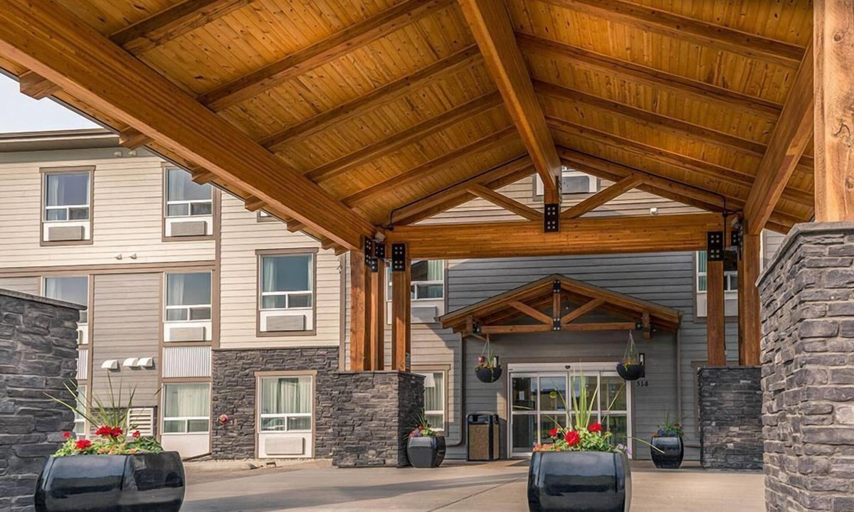 Fox Creek Hotel | Timber Ridge Inn and Suites