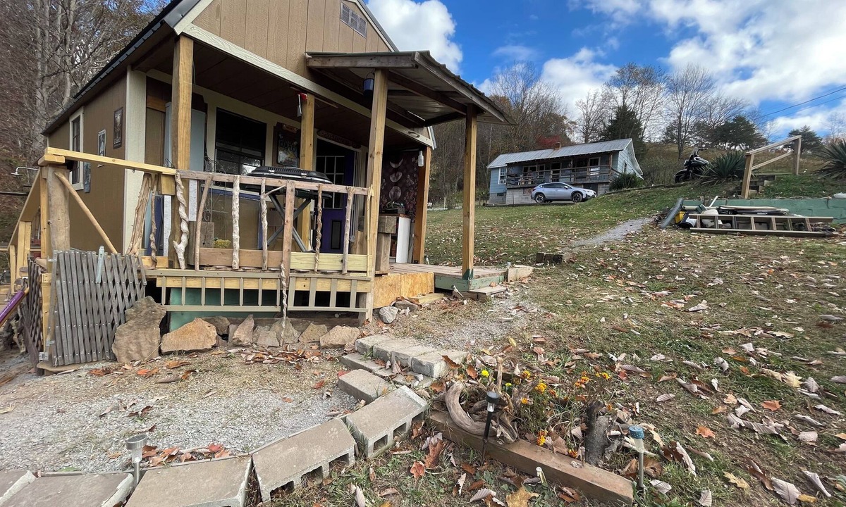 Meadow Bridge House | Tiny home overlooking the river with SPECTACULAR VIEWS and lots of extras!