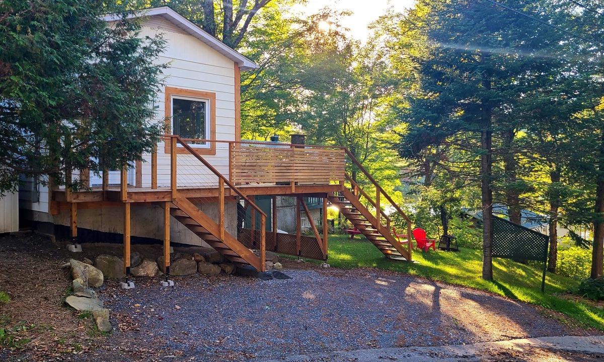 Orford Ski Chalet | Tiny house with large terrace and lake view in Orford