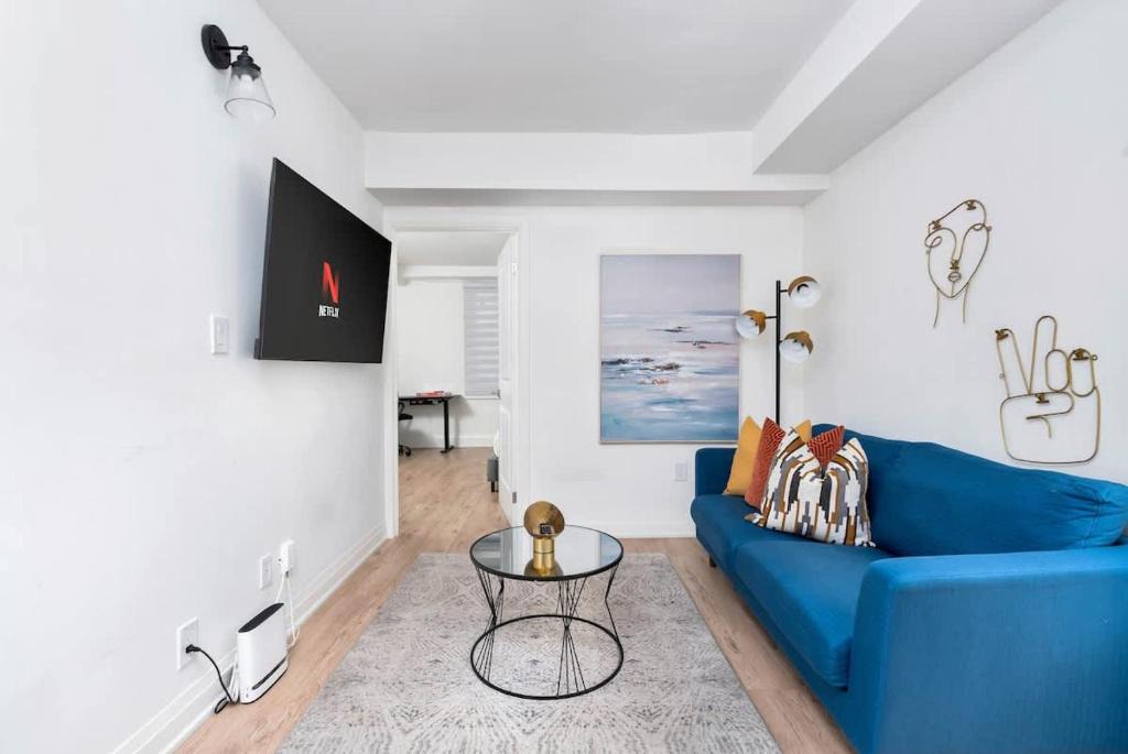 Trinity - Bellwoods Apartment | TO Chic 3BR Ossington Hub Near Subway & Shops