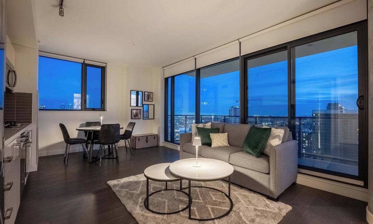 Connaught Condo | Tower Views! Stampede, Pool, FREE Banff Pass!