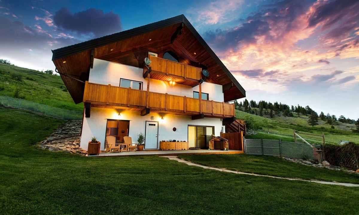Beaver Mines House | Tranquil Retreat near Castle Wildland Provincial Park (dog friendly!)