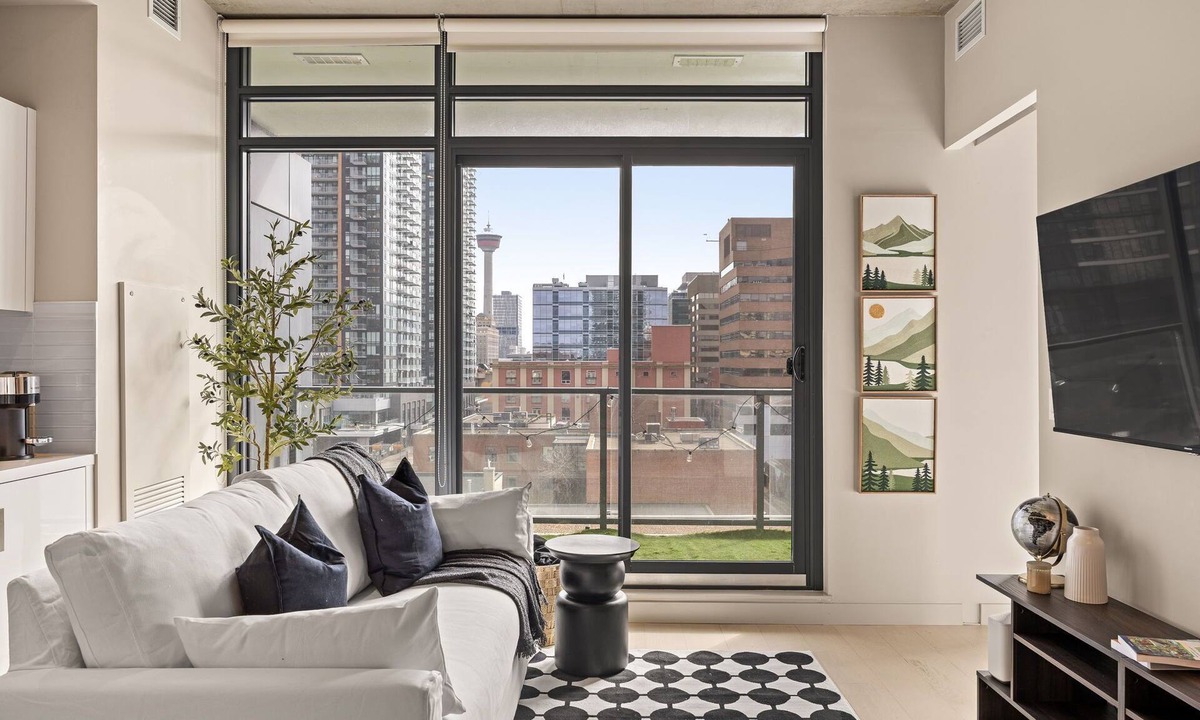 Connaught Condo | Travellers Dream Beltline Condo with Gym, Pool & Views