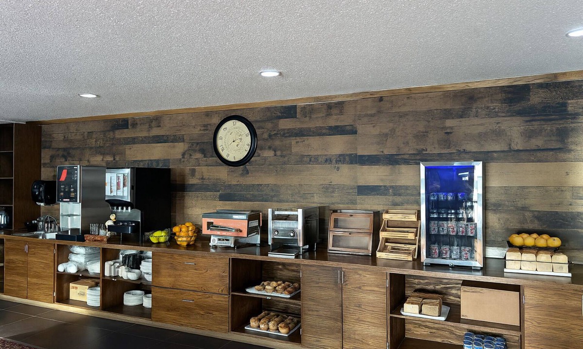Valleyview Hotel | Travelodge by Wyndham Valleyview AB