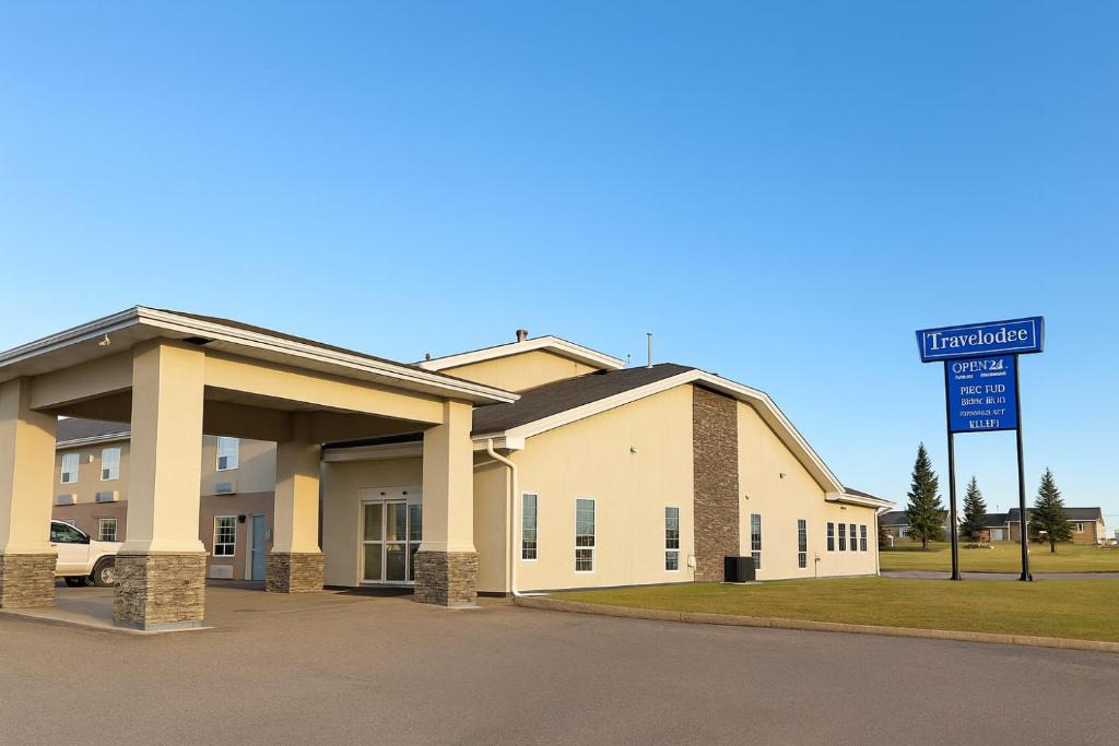 Valleyview Hotel | Travelodge by Wyndham Valleyview AB