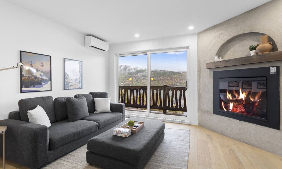 Mont-Tremblant House | Tremblant Lakeview Retreat w/Balcony & Fireplace