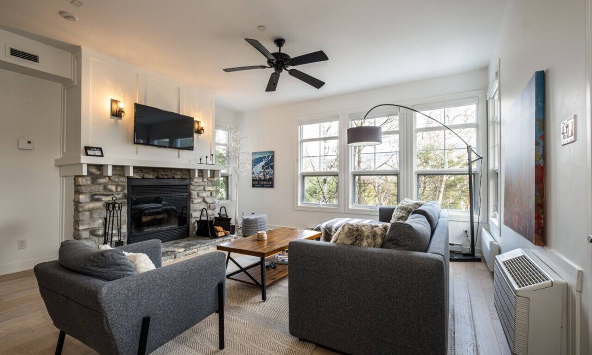 Tremblant-Les-Eaux Condo | Tremblant Prestige - Les Eaux 233-2