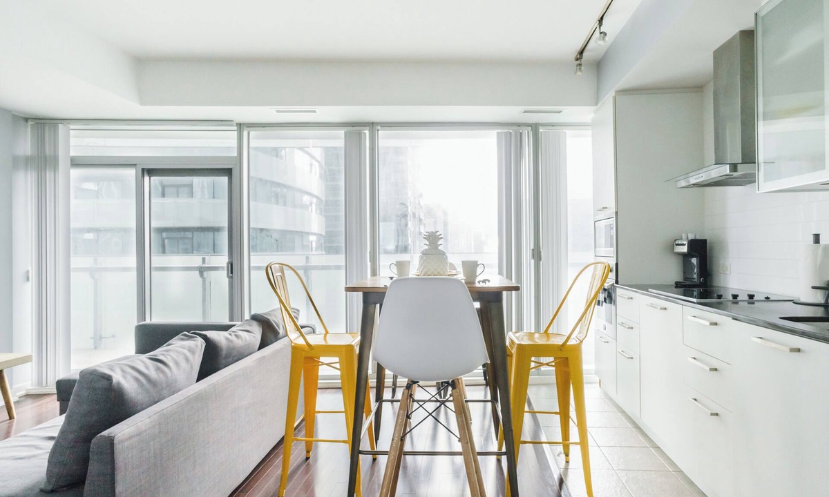 CityPlace House | Trendy 1 bdr, but the CN Tower and Rogers Center with Parking