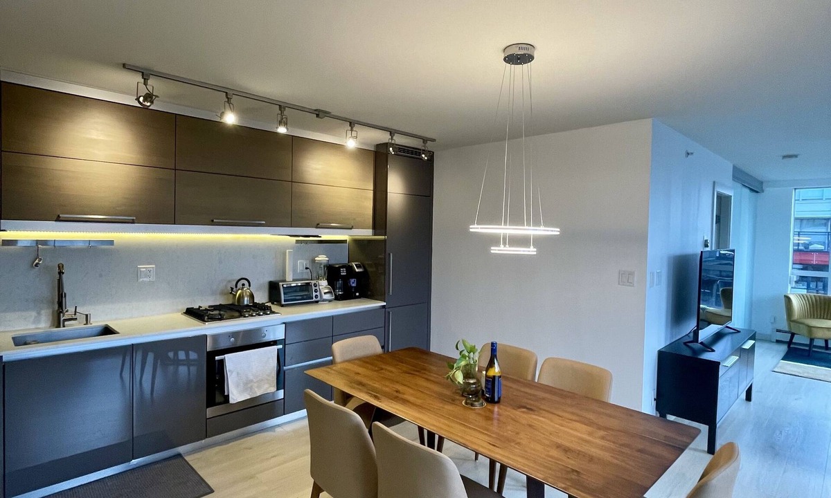 Downtown Eastside Apartment | Trendy Chinatown apartment with parking