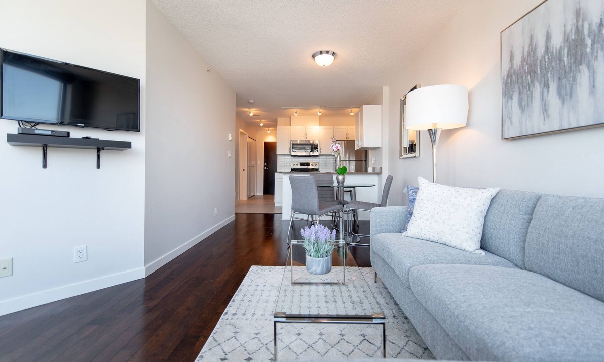 Downtown Vancouver Apartment | Trendy Downtown Two Bedroom Apartment (E4)