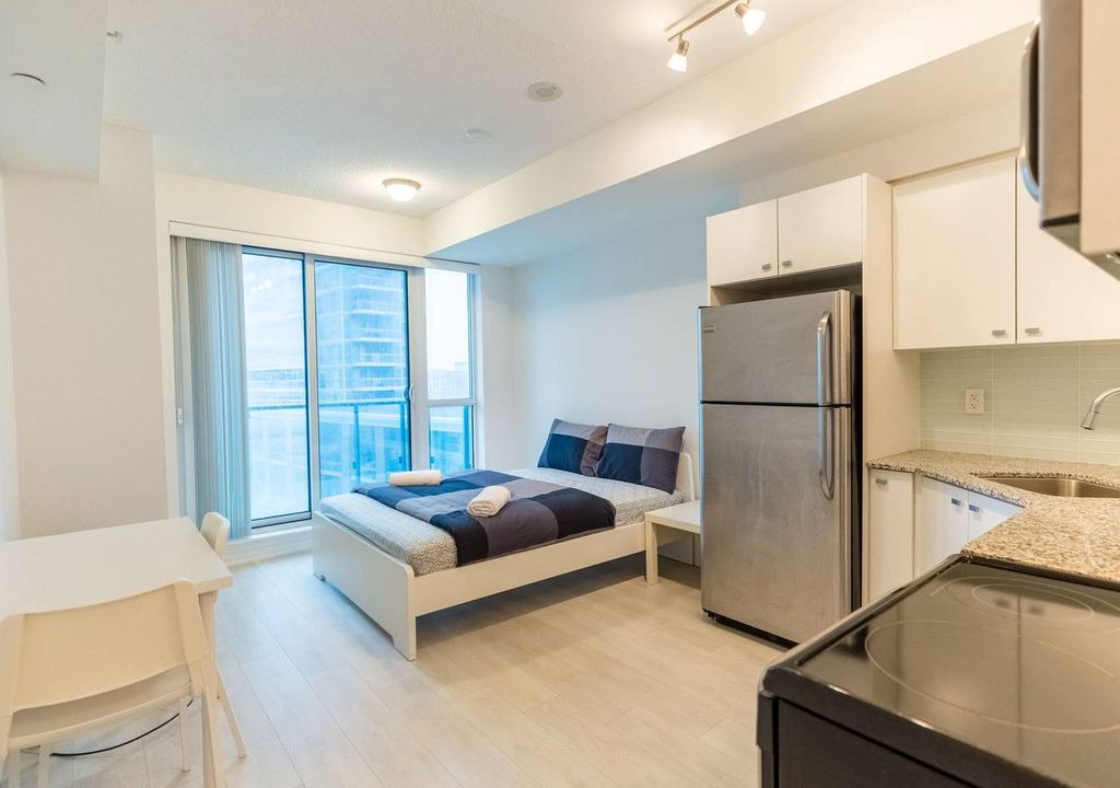 King West Village Apartment | Trendy & Modern Studio near Exhibition Place