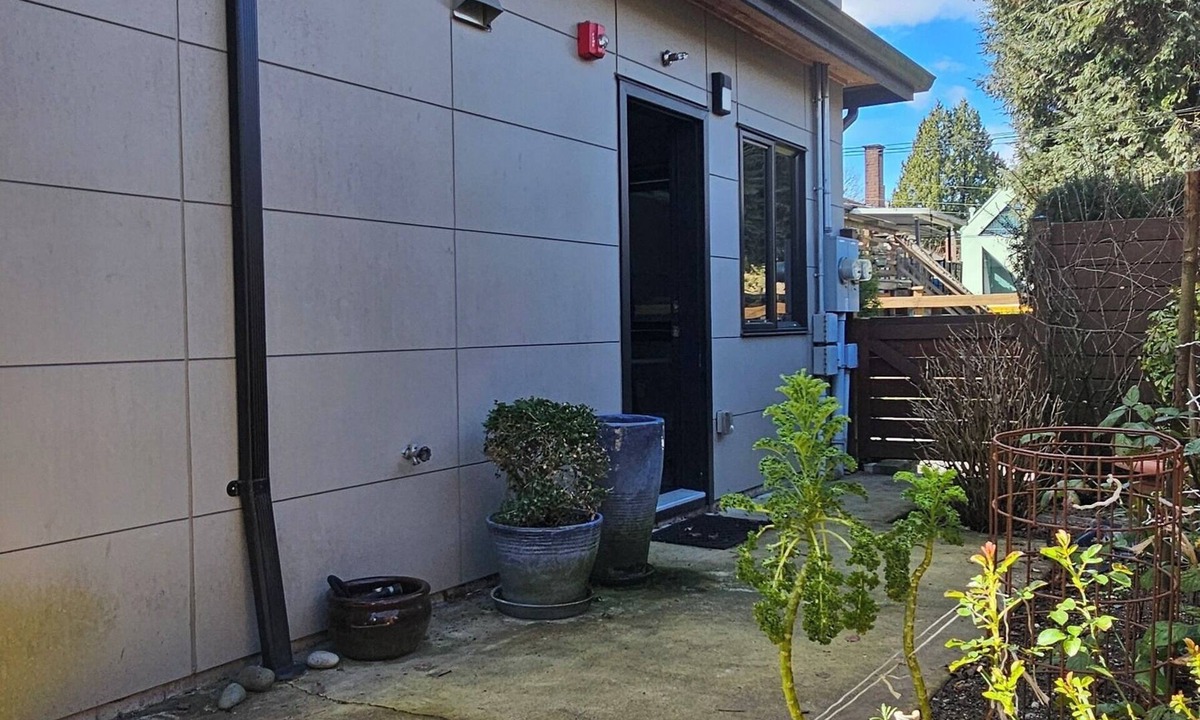 East Side House | Trout Lake Vancouver Urban Coach House