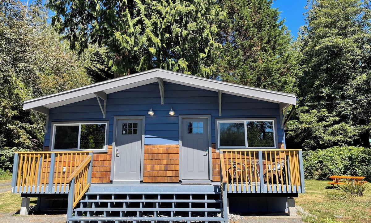 Sooke Cottage | Two Cottage units (duplex) on Waterfront Property with Beach Access - Sleeps 4