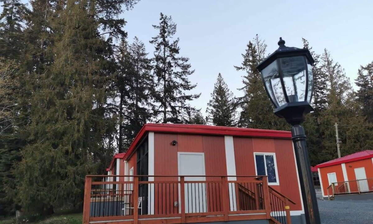 Sliammon Apartment | U4 Seaside Serenity: Seal Bay Glamping Retreat