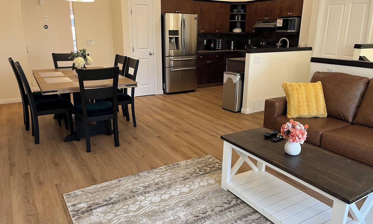 Grande Prairie House | Unit 1 of 3 Adjacent Crew Houses by Reza Rentals