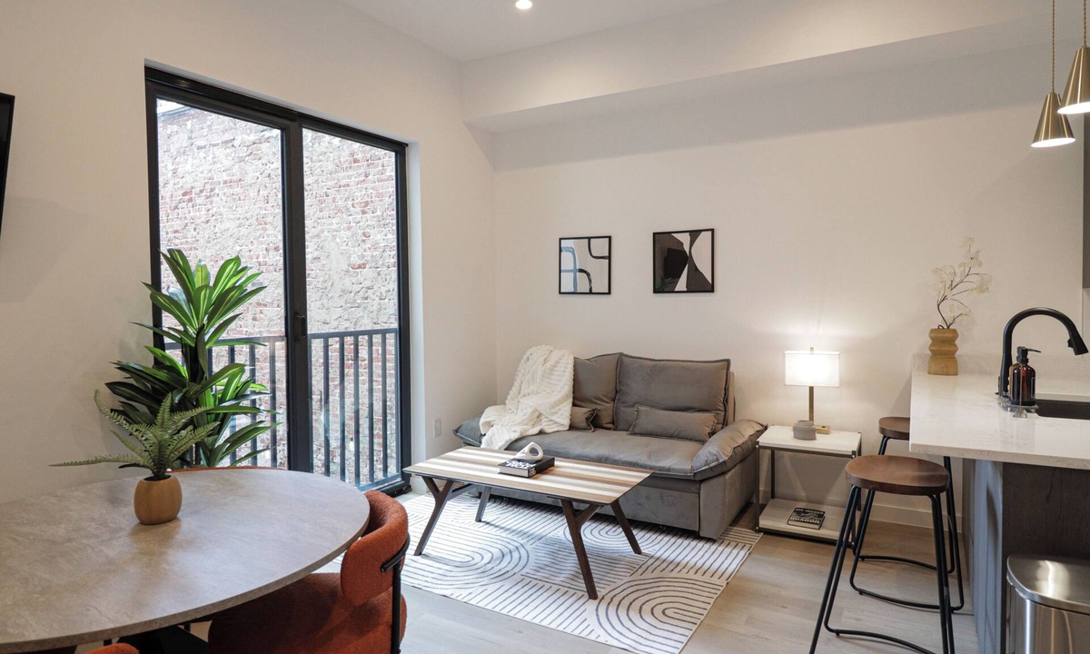 Shaw Bed & Breakfast | Unit 6: Studio/Queen +Sofa Bed in the heart of DC