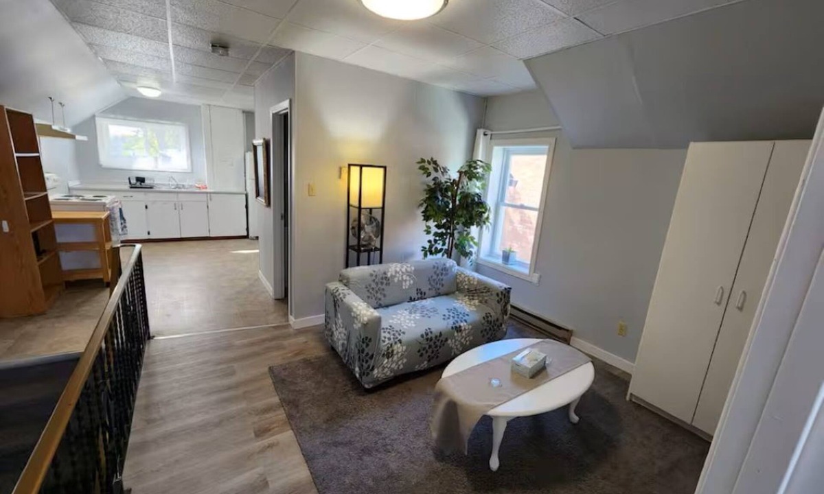 Sudbury Apartment | Upper level Central 1 Bedroom apt w/self check in