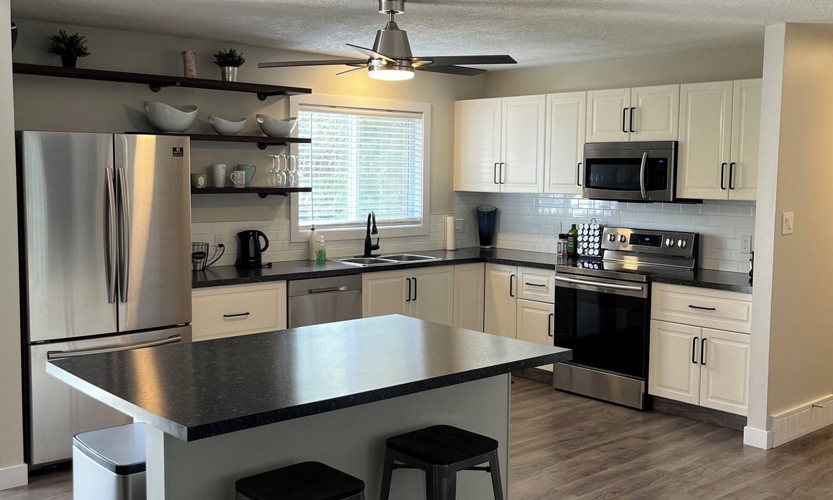 Grande Prairie House | Upper level home in Grande Prairie