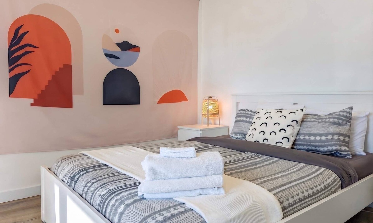 Vieux-Limoilou Apartment | Urban Limoilou 6 guests AC 1 Free Parking