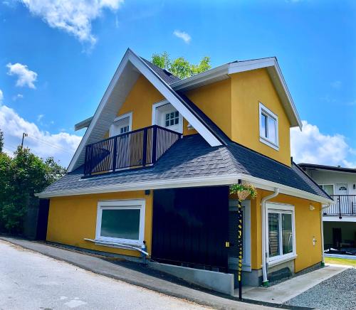Knight Apartment | Vancouver’s Homey Laneway House
