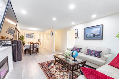 Knight House | Vancouver Verdant Villa